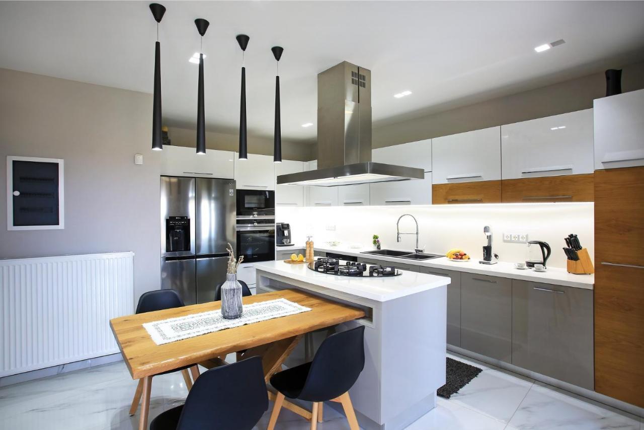 Design Villa Nicol - Heated Pool - Summer Kitchen イラクリオン エクステリア 写真